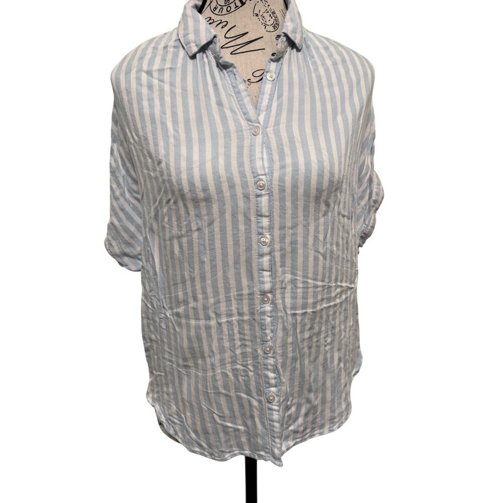 Time and Tru Womens Small Light Blue Striped Button Down Short Sleeve High Low